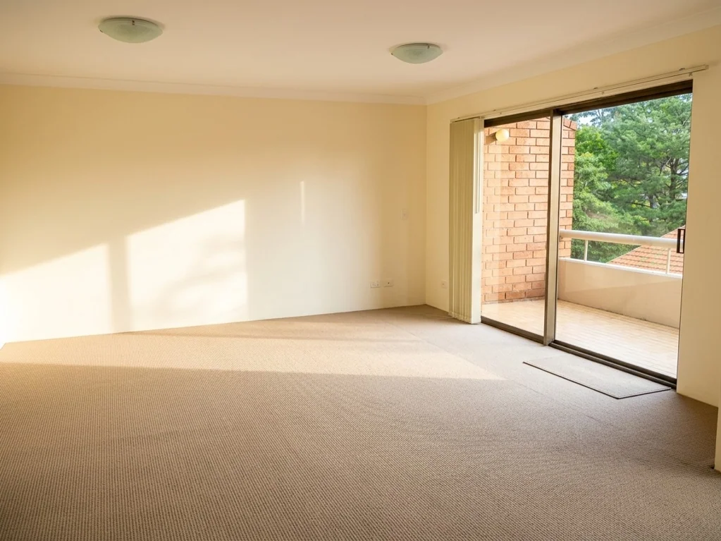 Bright & Airy Chatswood Unit - (Access Via View Lane)