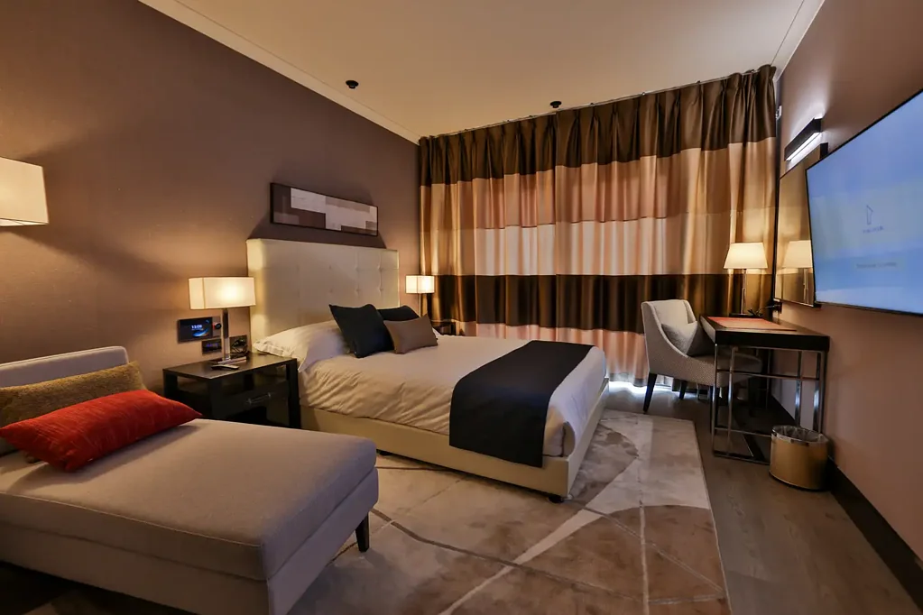 Queen Room (Fully Furnished: Inc. bills)