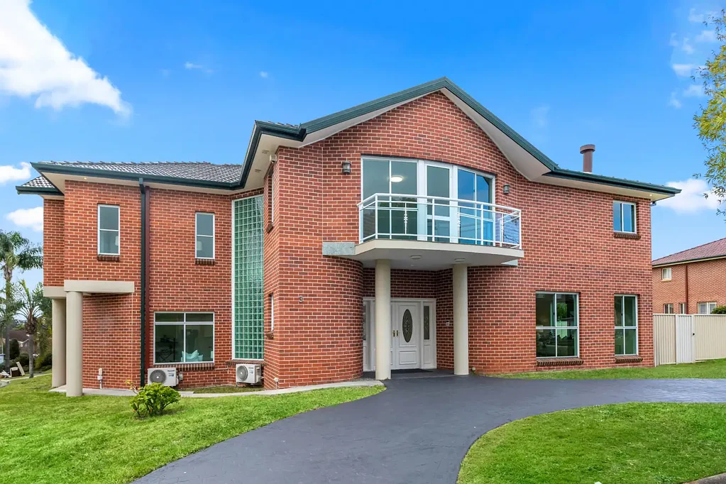 Marsfield 8chambre Built without compromise, significant parcel with subdivision potential (STCA)