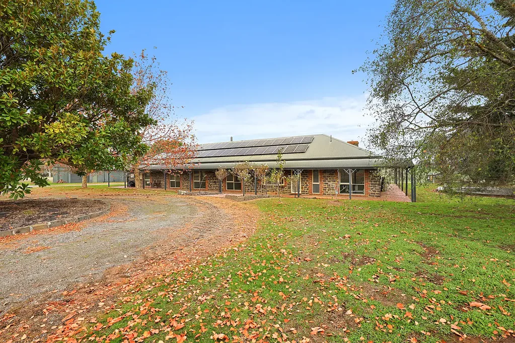 Drouin 5Moenga CHARACTER HOMESTEAD, 3.5 ACRES, EDGE OF TOWN