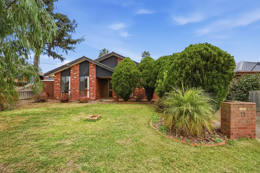 Werribee 3غرفة نوم Spacious Family Home on 531m² with Dual Garages & Fantastic Entertaining Area