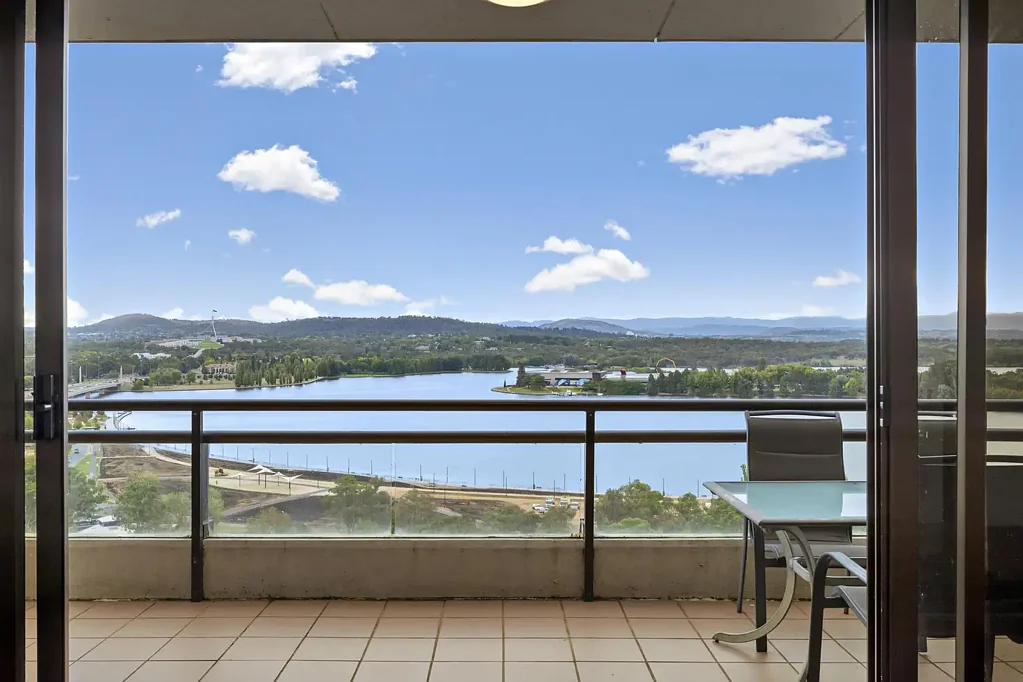 City 3 Bedroom Is This The Best View In Canberra?