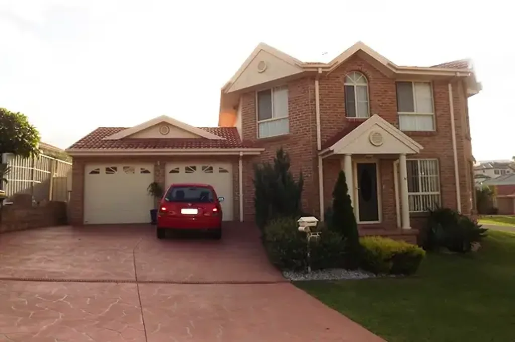 Gorgeous home within minutes walk to Stunning Shell Cove Marina!