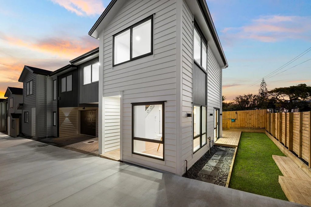 New Windsor 3房  Garage. Schools. City Fringe. What Else?