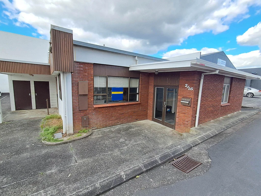 Papakura 180M² REAR PREMISES ON QUEEN STREET