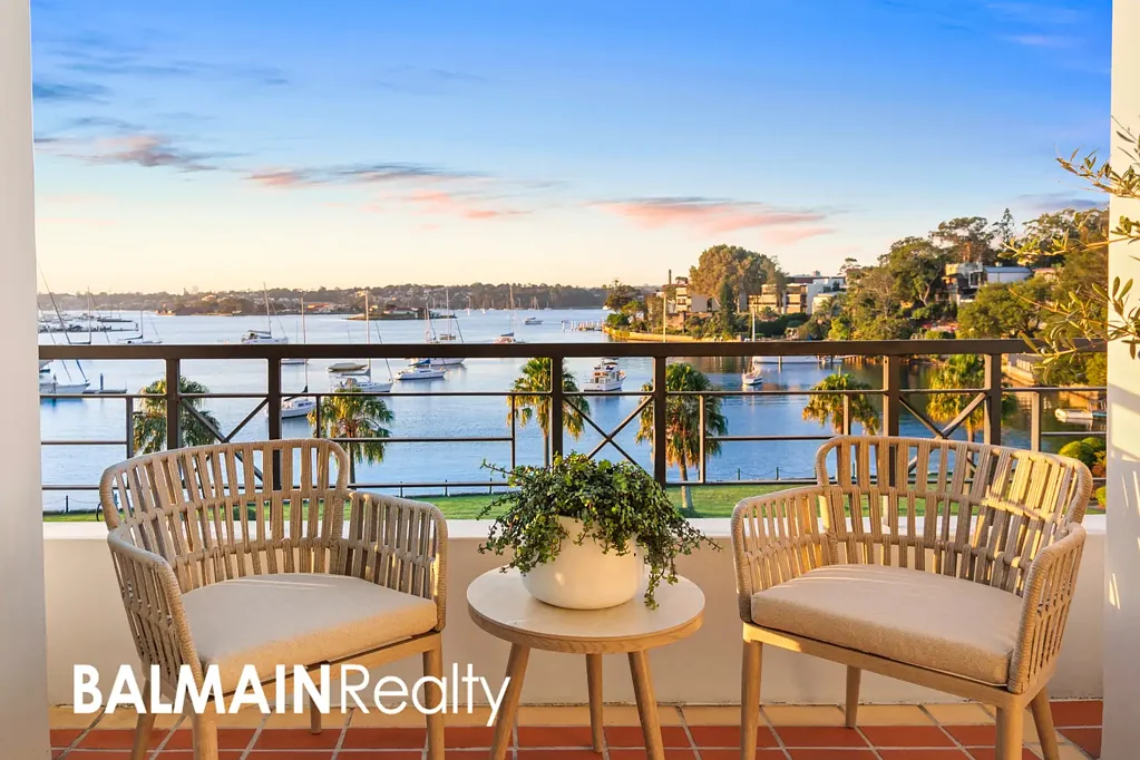 Rozelle 2 Slaapkamer Exquisitely Renovated Oversized Waterfront Entertainer Bathed in Northern Sunshine