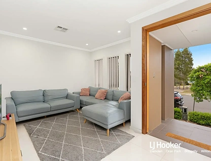 42 Longhurst Street, Oran Park, NSW 2570, 4房, 2浴, House