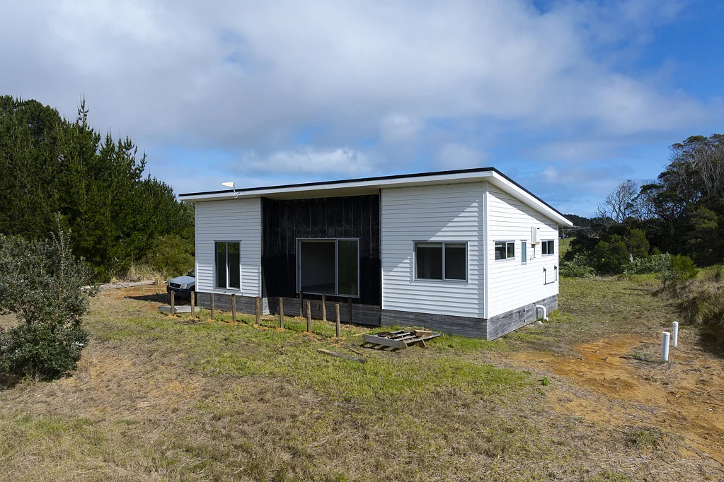 Awanui 3房  Elevated Sunny Living with Established Orchard