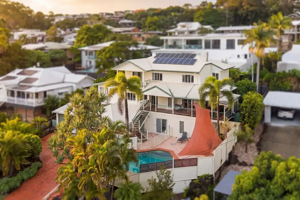 Buderim 4 Bedroom Family Friendly Sophistication With Northern Ocean Views