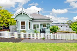 16 Porter Crescent, Helensville