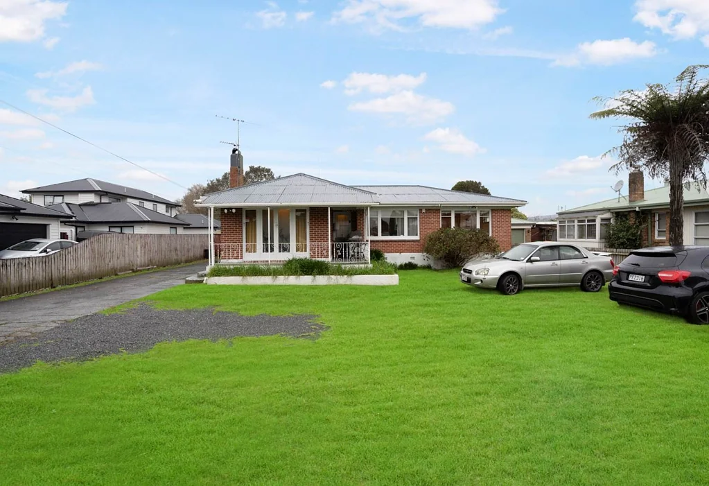 PAPAKURA, 3 BEDROOMS