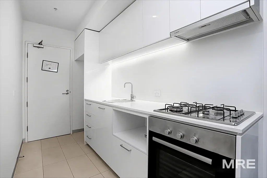 Bright studio in central location with views