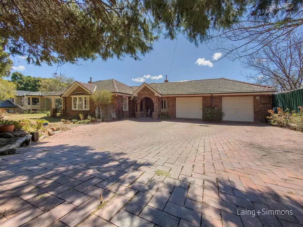 Armidale 4 Bedroom Spacious 2,099m² Landholding with Plenty of Potential
