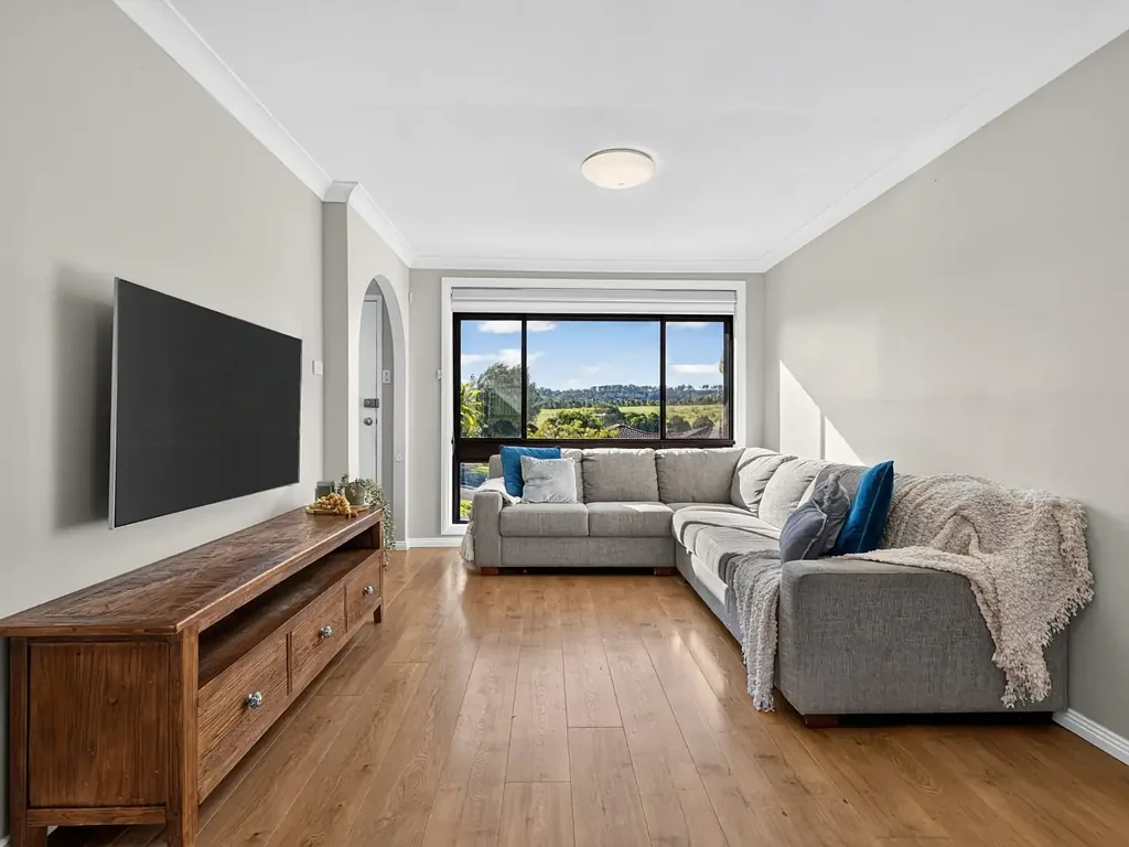 Raby 3침실 Fully Renovated Family Entertainer on a Massive 705m² Block | Granny Flat P