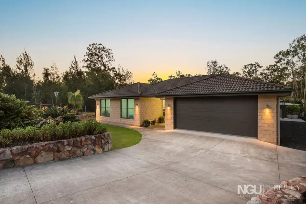 42 Knightsbridge Drive, Chuwar, QLD 4306