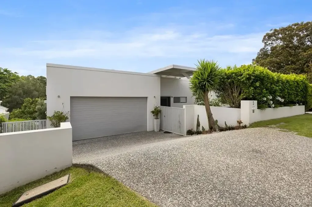 Mudgeeraba 6બેડરૂમ PREMIUM DUAL LIVING HOME - BUILT FOR DISABILITY ACCESS - OUTSTANDING QUALITY IN CLOVER HILL ESTATE ON 746M2 - STUNNING PANORAMIC OUTLOOK