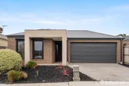 32 Sunningdale Drive, Hillside