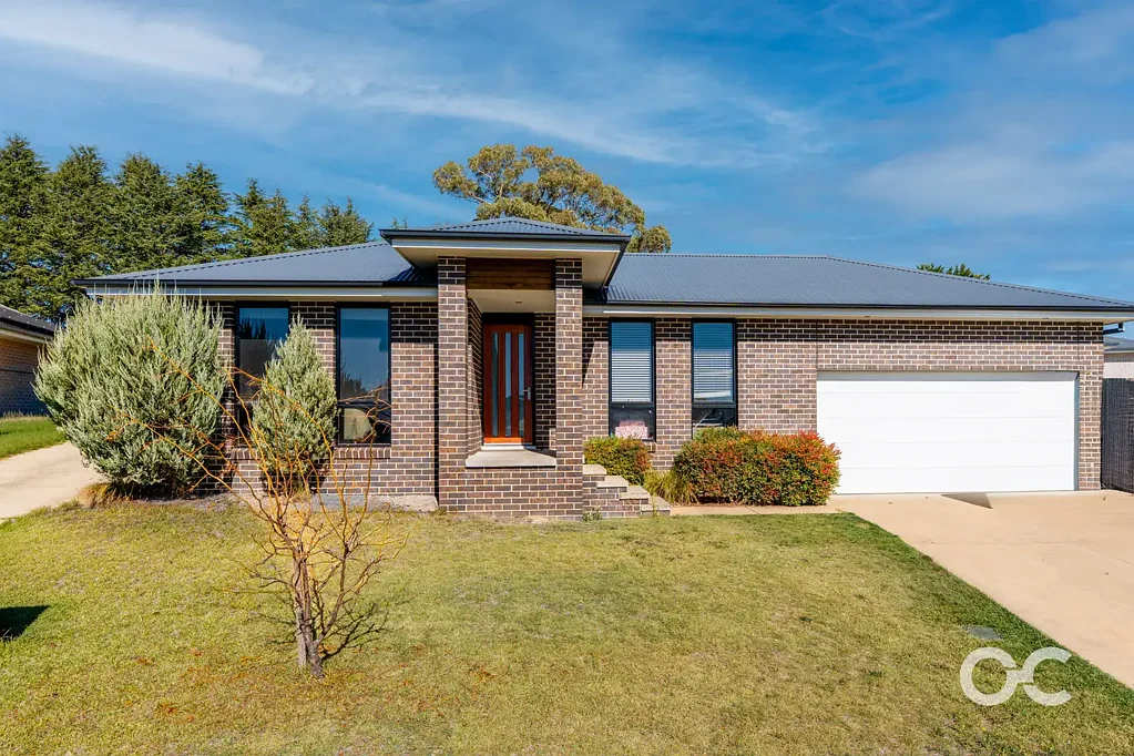 Orange 3房  Prime Investment Opportunity: Modern Living with Immediate Returns