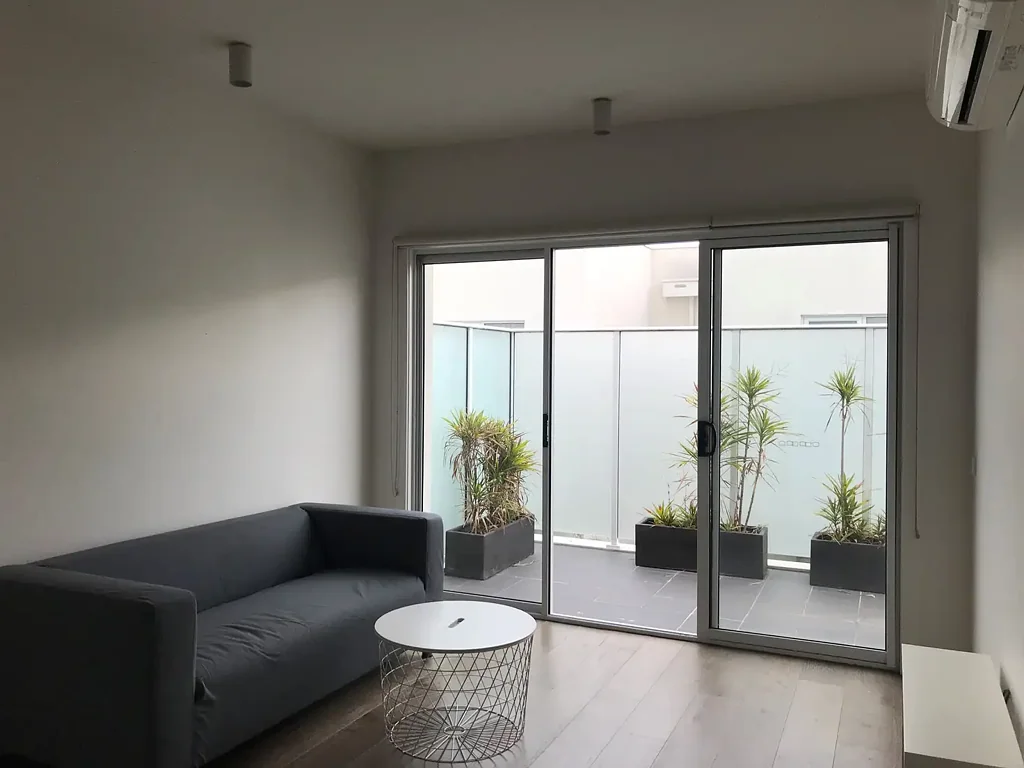 Partially furnished - MODERN TWO-BEDROOM APARTMENT IN CENTRAL CLAYTON