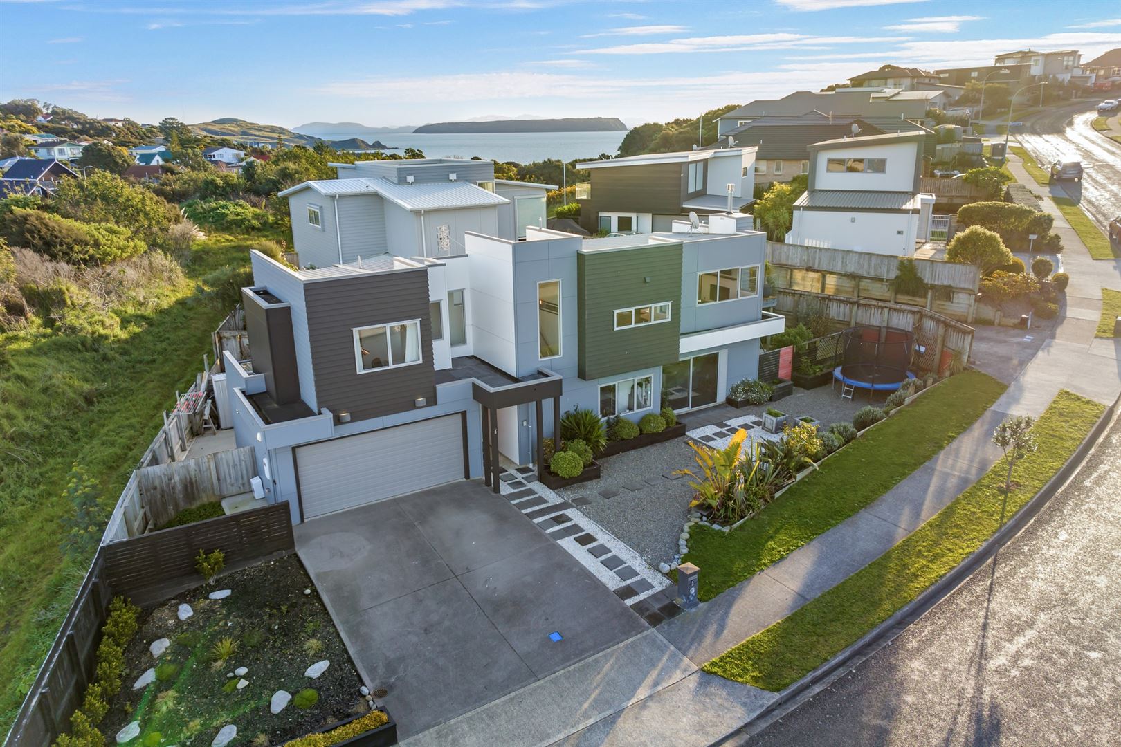 3 Mo Street, Camborne, Porirua, 4 phòng ngủ, 2 phòng tắm