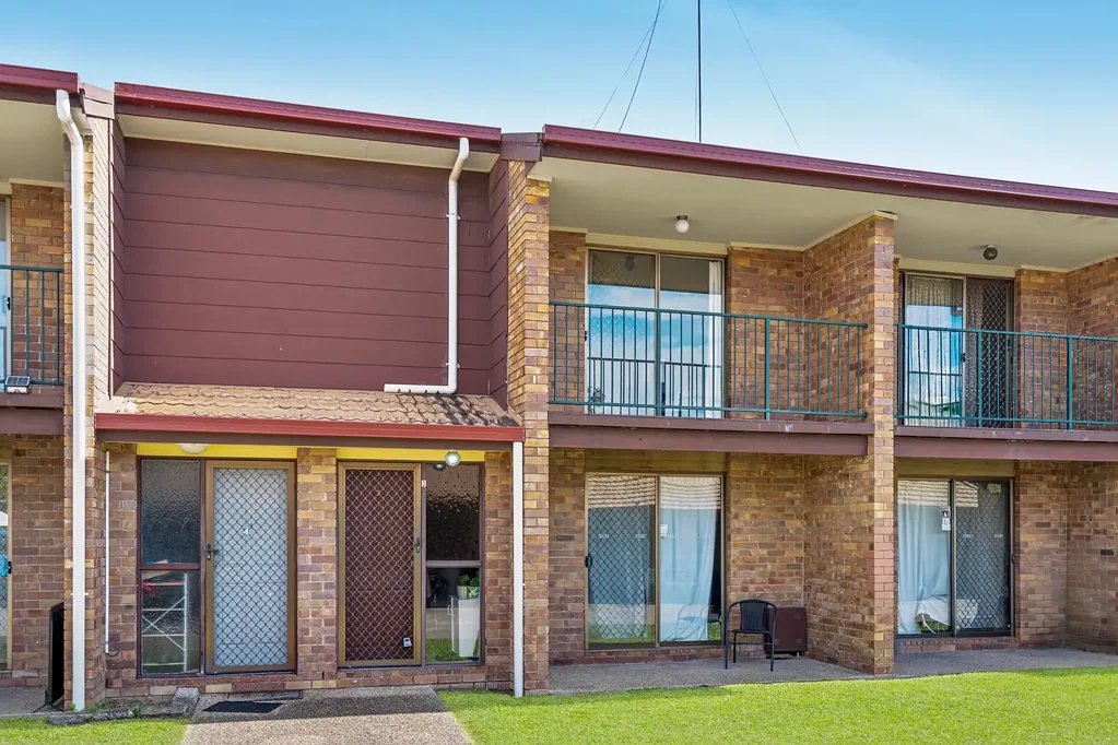 Logan Central 2Kwarto Tick Tock! Time's Running Out on This Must-Sell Townhouse!