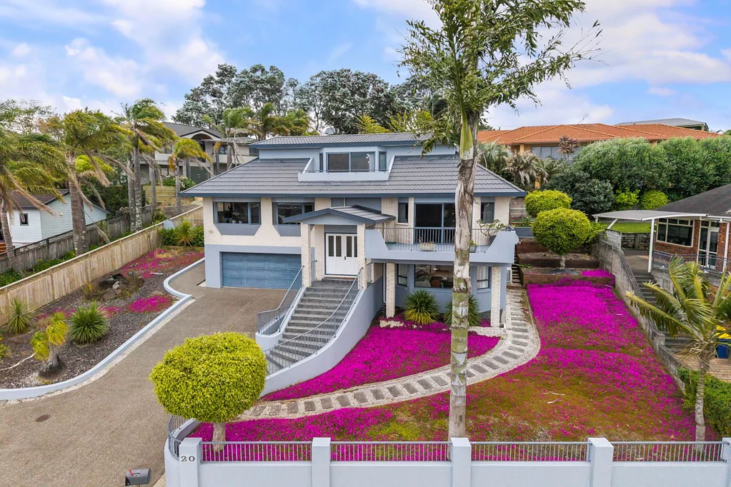 West Harbour 5房 砖砌住宅！享壮丽全景，704m²永久产权地块，全围栏设计，近购物中心，优质学区！ Brick and Block Family Home with Expansive Views