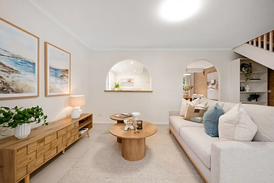 Carina Heights 3 Slaapkamer Beautifully updated private townhouse with exceptional outdoor space