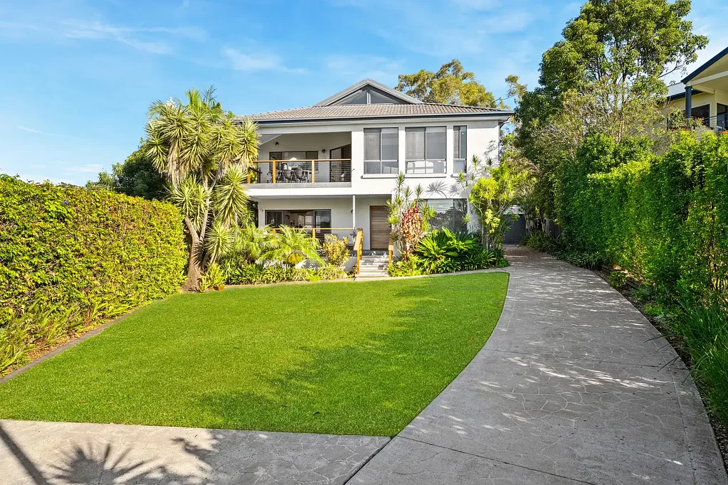 Wamberal 6ห้องนอน Spacious coastal home with flexible dual occupancy potential