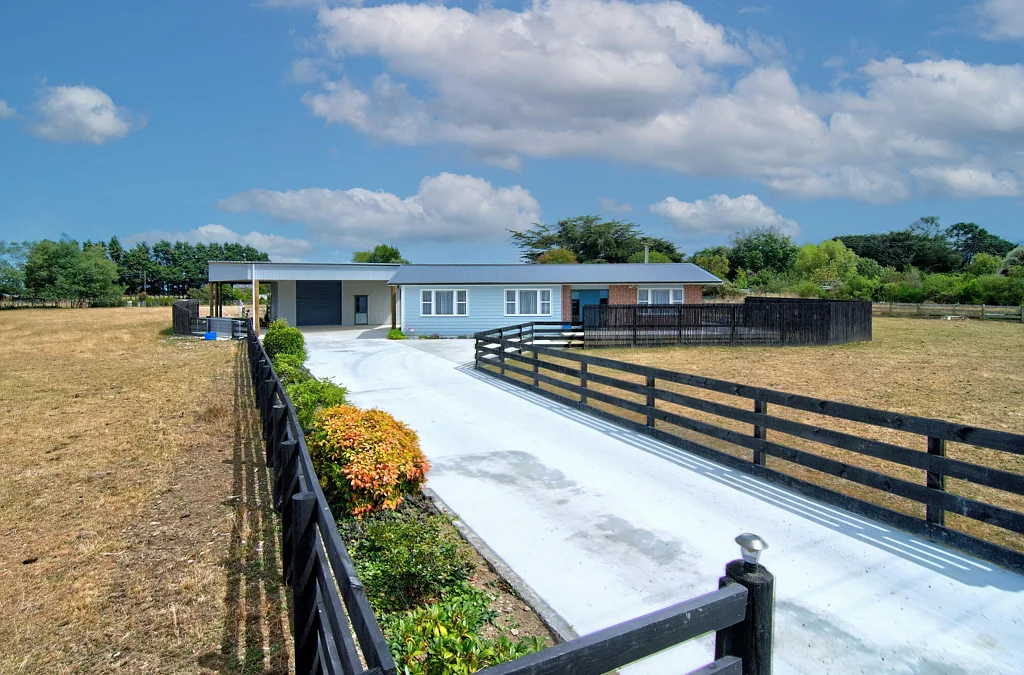 Carterton  Renovated, ready and right sized retreat