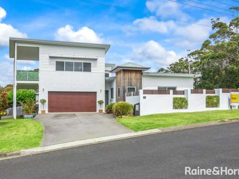 Mollymook Beach 4 Bedroom BEACHSIDE RETREAT