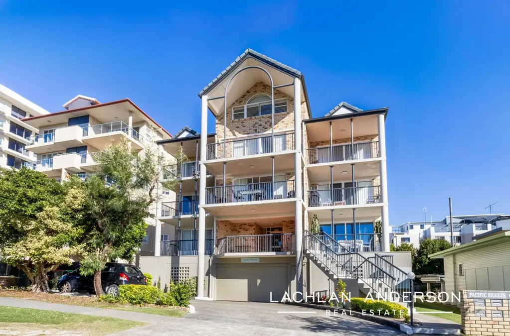 SPACIOUS 3 BEDROOM UNIT - WALK TO KINGS BEACH