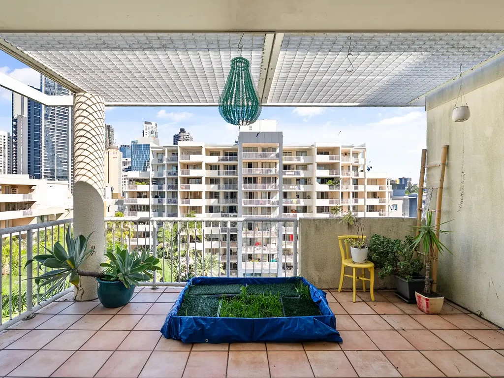 Fortitude Valley 1Moenga TOP FLOOR CATHEDRAL PLACE APARTMENT WITH PANORAMIC CITY & POOL VIEWS