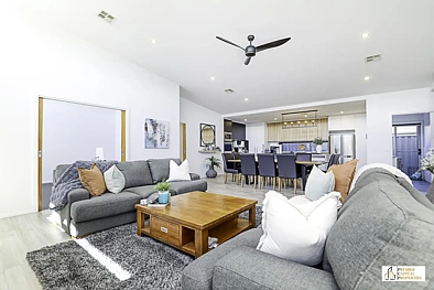 Moncrieff 4房  Stylish & Spacious Family Home with Designer Kitchen & Fantastic Living