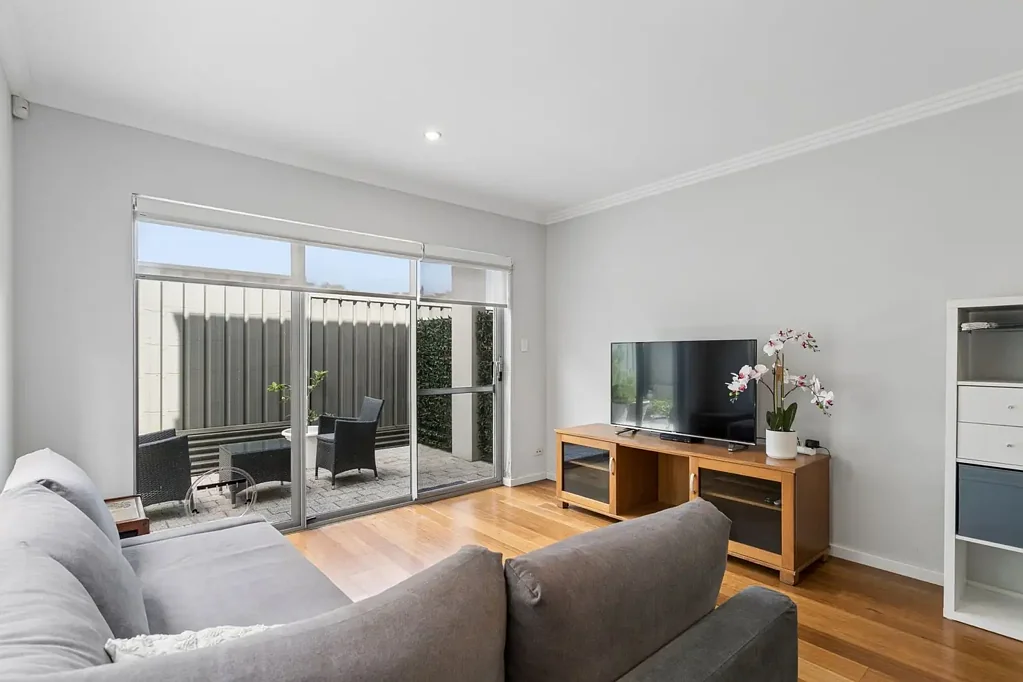 Furnished 2-Bedroom Apartment with Private Courtyard  |  Mount Hawthorn