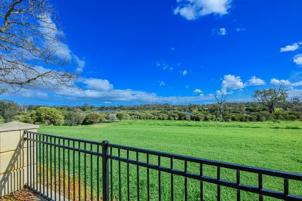 Midland  Prime Land - Viveash border