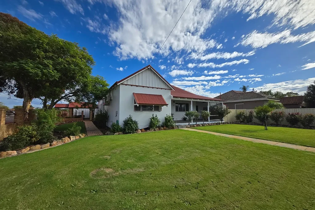 Katanning 5Kwarto Immaculate Home in a Perfect Location