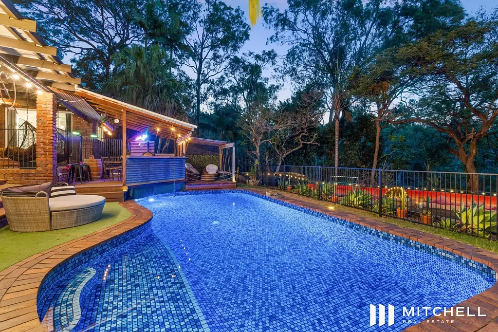 Gaven 8Zimmer Multi-Dwelling Acreage Oasis – Versatile Living on 7,350m²