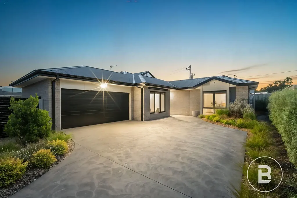 Creswick 4Moenga CONTEMPORARY ELEGANCE IN PEACEFUL COURT LOCATION