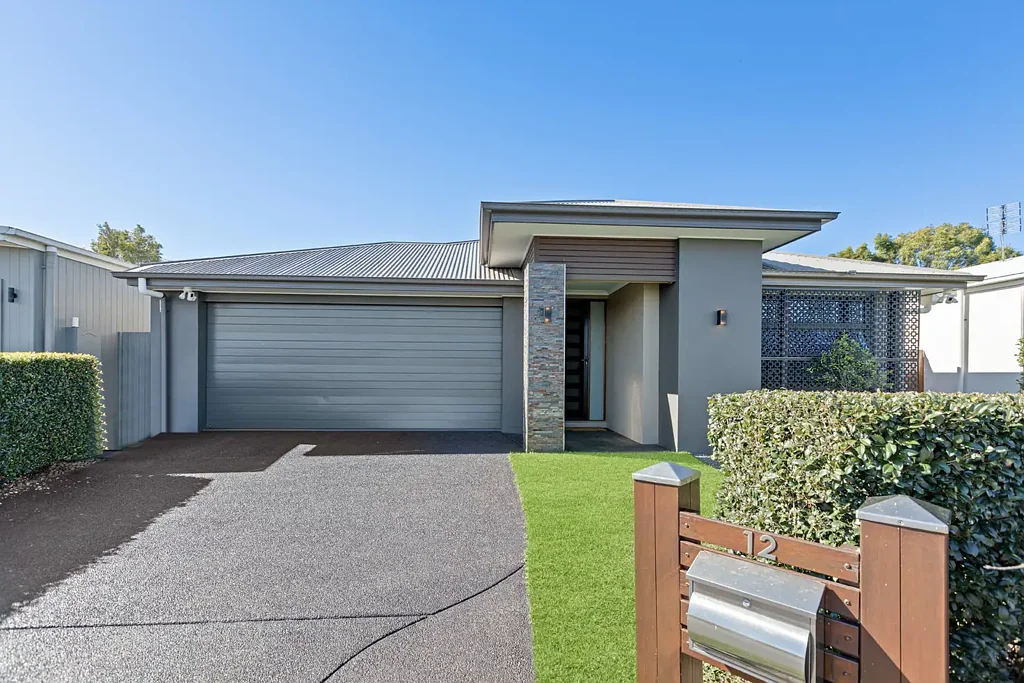 Spacious Modern Living in a Quiet Family Neighbourhood