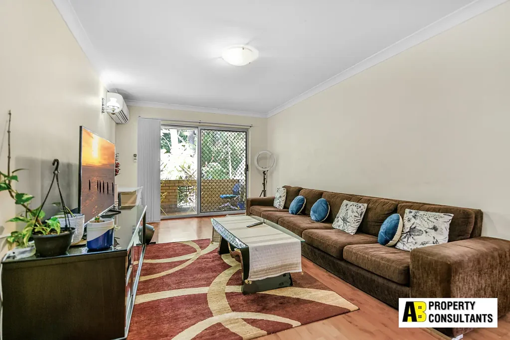 PERFECT 2 BEDROOM 1 BATHROOM  WITH OVERSIZED GARAGE