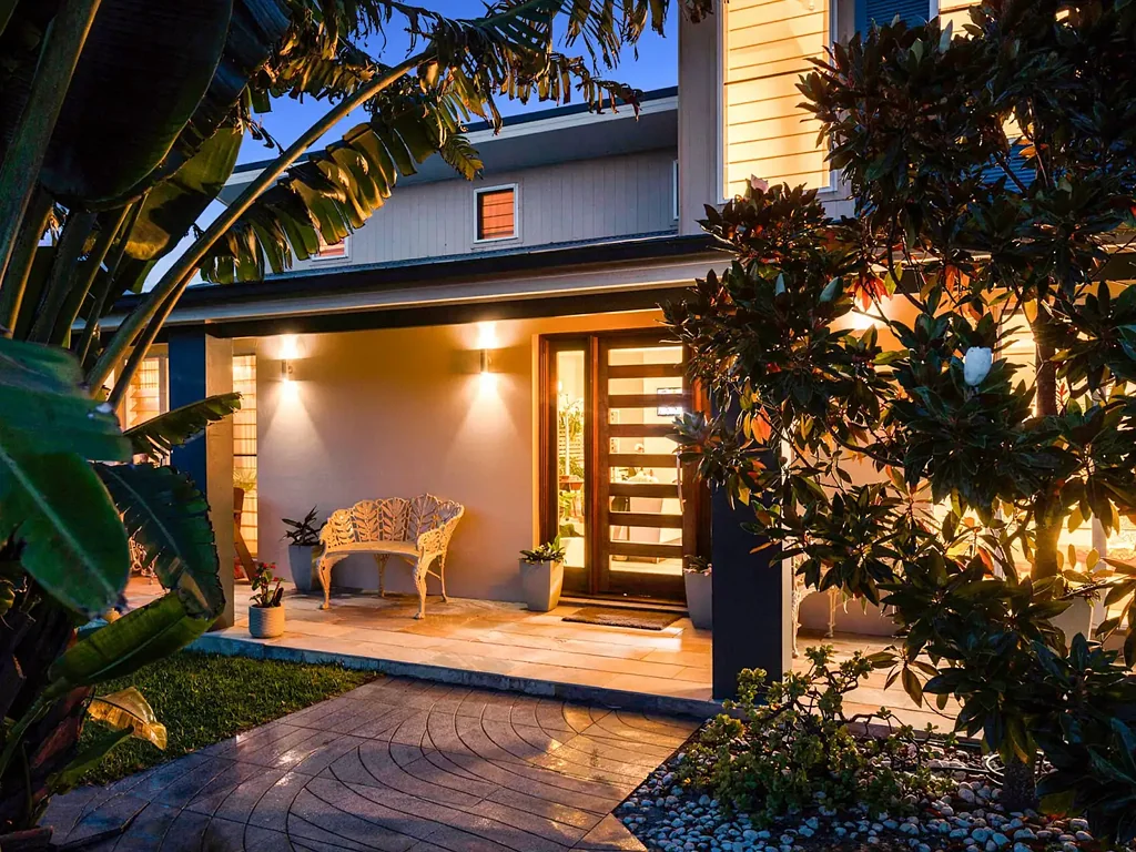 Old Bar 4房  Luxury, Lifestyle & Location - 170m Stroll to the Sand
