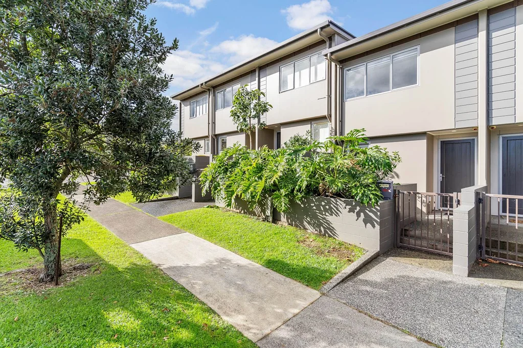 13/1 Gracechurch Drive, Flat Bush, Manukau City, Auckland