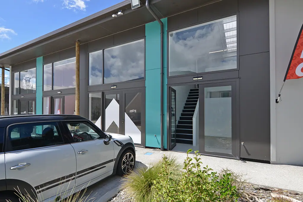Rongotai Vacant Lyall Bay Junction Unit!