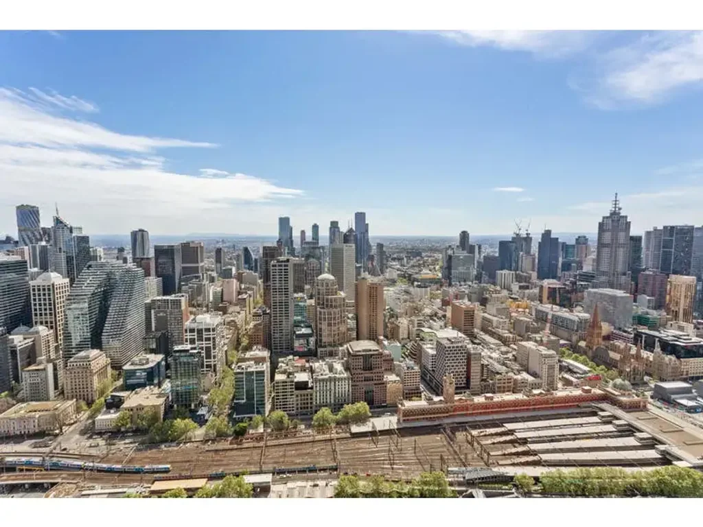Luxury Living High Above Southbank