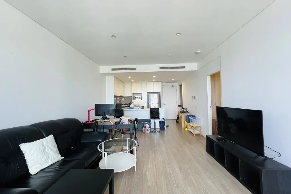1 Bedroom + Study | Study Can Potentially Be Second Bedroom | Timber Floor | Winter Garden | Downstairs Cafes | 4 Mins Walk to Train Station