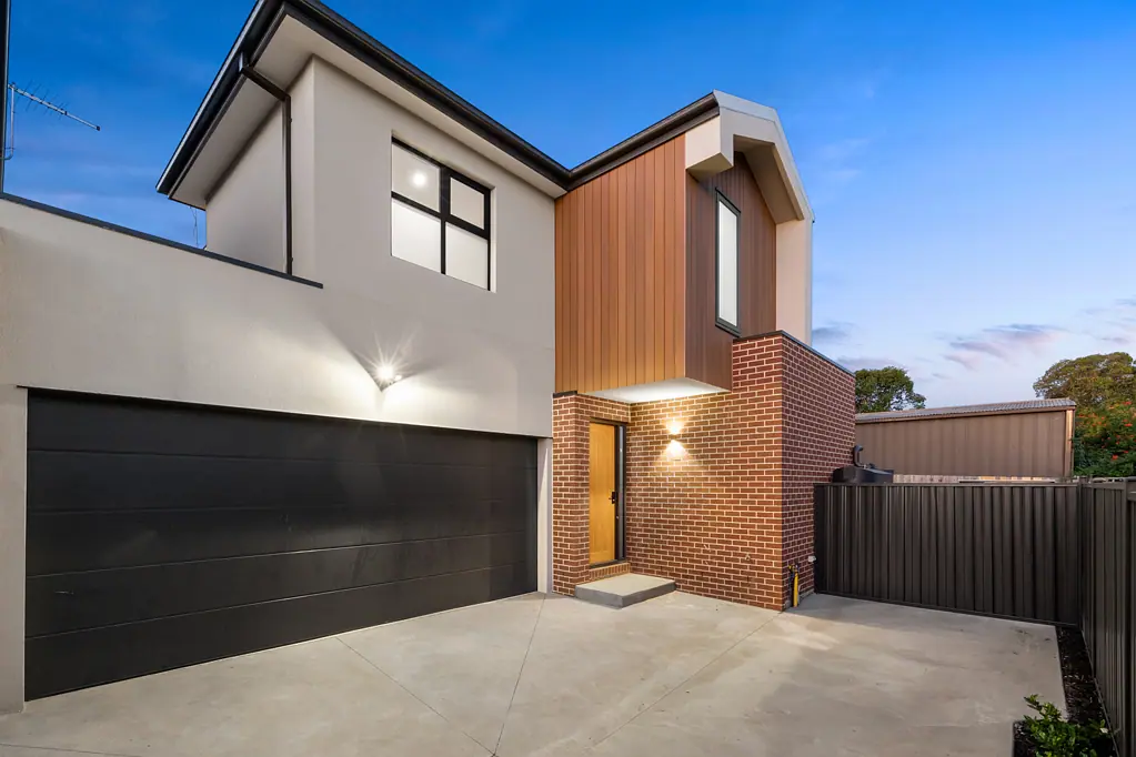 Nunawading 4房 全新联排别墅 四卧三卫 主卧套房 设计师厨房 阿拉伯石材 Westinghouse电器 高端饰面 自然采光 后院娱乐 学区便利 设施齐全 A Refined Statement of Contemporary Luxury & Space- No Body Corp Fee
