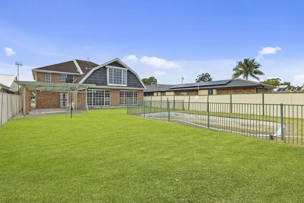 Berkeley Vale 4房  Spacious Family Home with built in Flat!