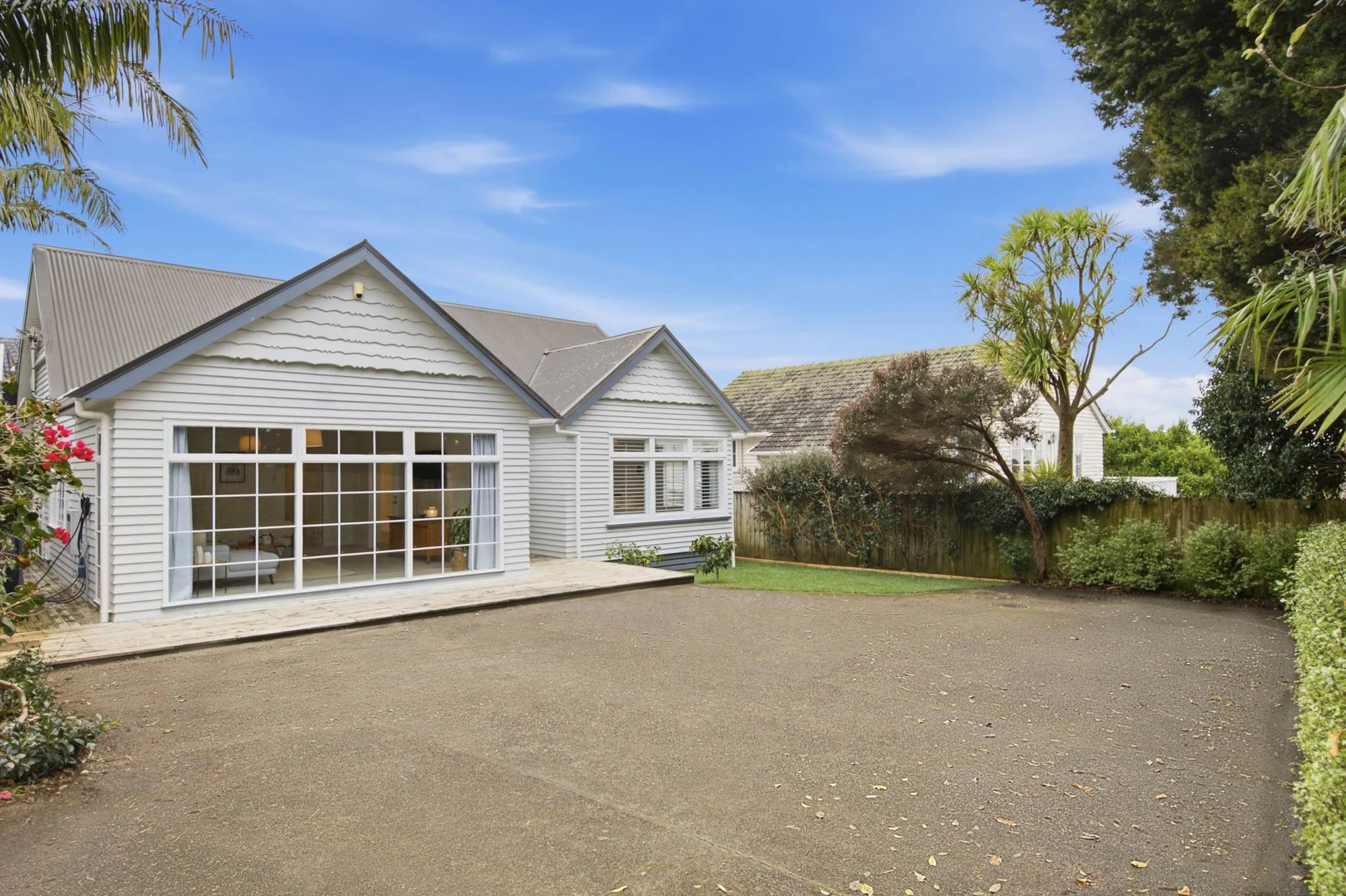 Avondale 4Moenga Beautifully Private and Perfectly Polished.