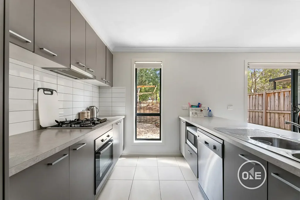 16 Spriggs Drive, Croydon, VIC 3136