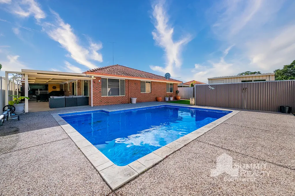 Glen Iris 4房  Poolside Living in Popular Glen Iris